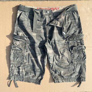 Unionbay - Camo Cargo Shorts - Green - Size 42  (below the knee)